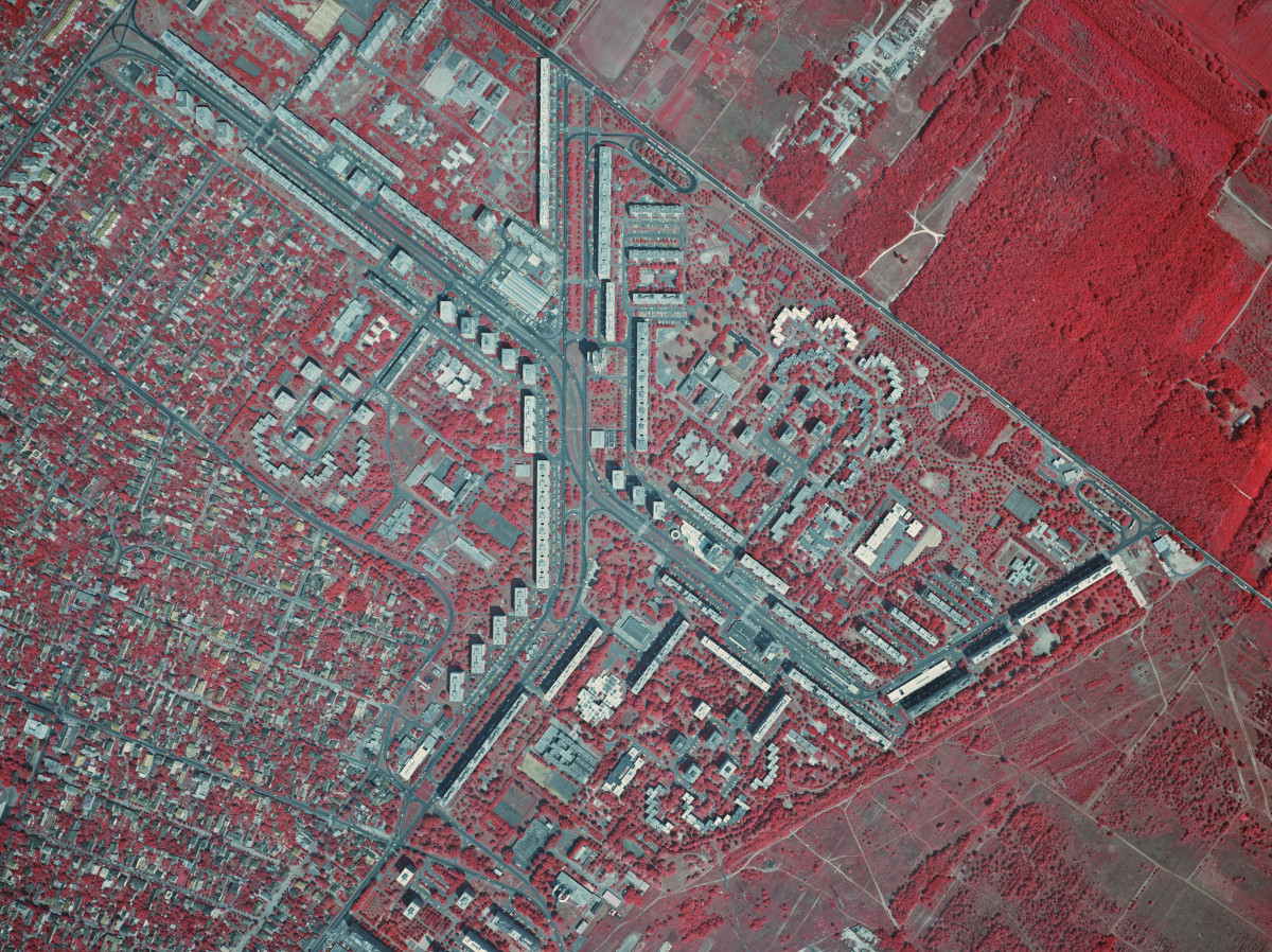 Az Újpalotai lakótelep 1992-ben, színes infrafelvételen