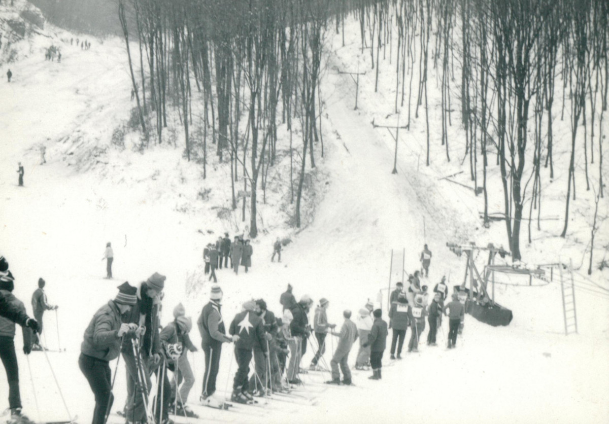Mikulás túra a Széchenyi-hegyen 1982-ben – Lechner Tudásközpont, Dokumentációs Központ / Fotótár, FTV