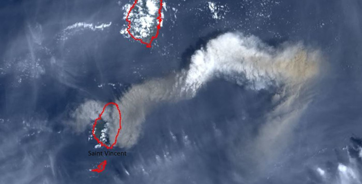 A vulkáni hamufelhő az első kitörés napján a 2021. április 9-i Sentinel–3 űrfelvétel alapján