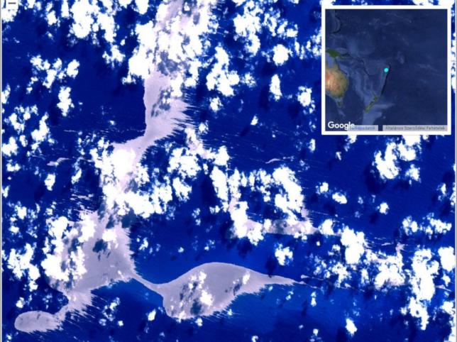 Hatalmas vulkáni habkősziget tart a Nagy-korallzátony felé	